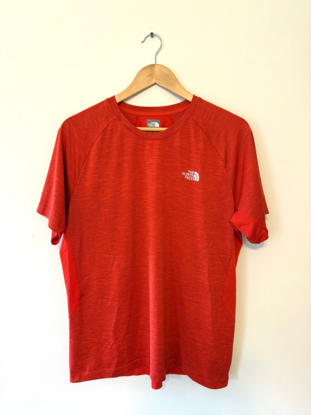 The North Face Men's HyperLayer FlashDry Short-Sleeve Crewneck Tee Gorpcore - Picture 2 of 10